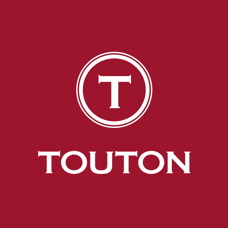 touto-red background
